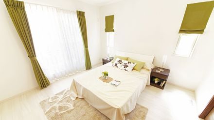 makuuhuone, sänky, verhot