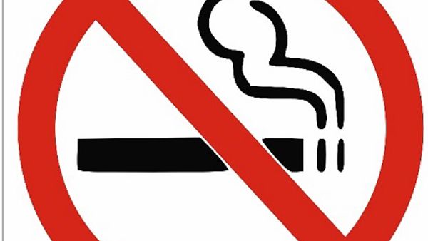 Tupakan kieltäminen -merkki, tupakan kuva, jonka päällä punainen kieltomerkki