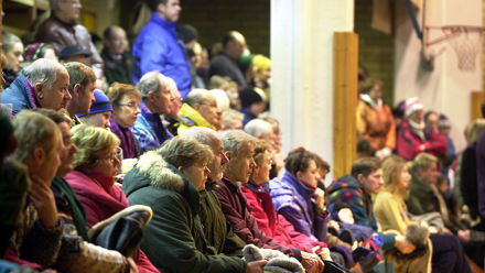 Yleisöä, ihmisiä istumassa.