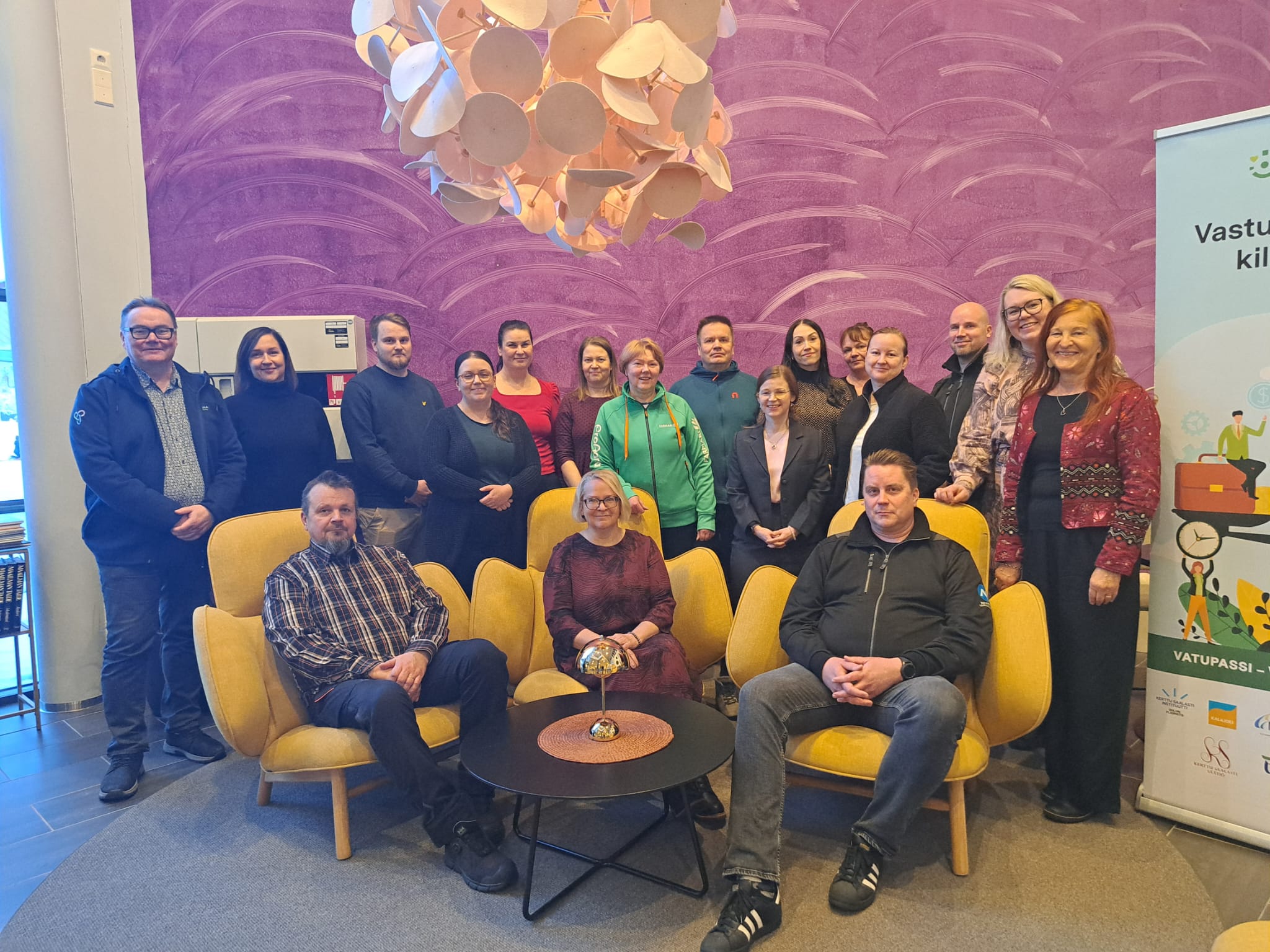 Vastuullisuuden strategiavalmennusryhmä Ylivieskan Akustiikassa torstaina 11.12.2025.