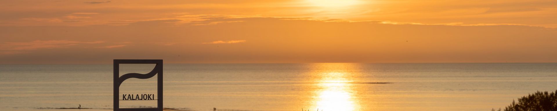 Kalajoki-kyltti ja auringonlasku.